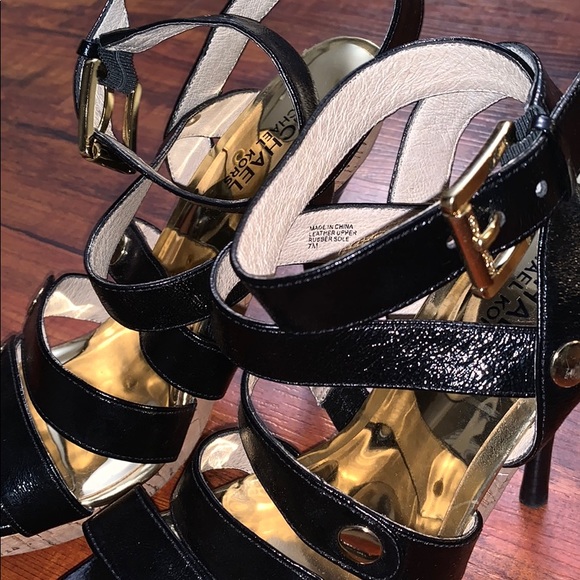 Michael Kors button up heels - Picture 2 of 7